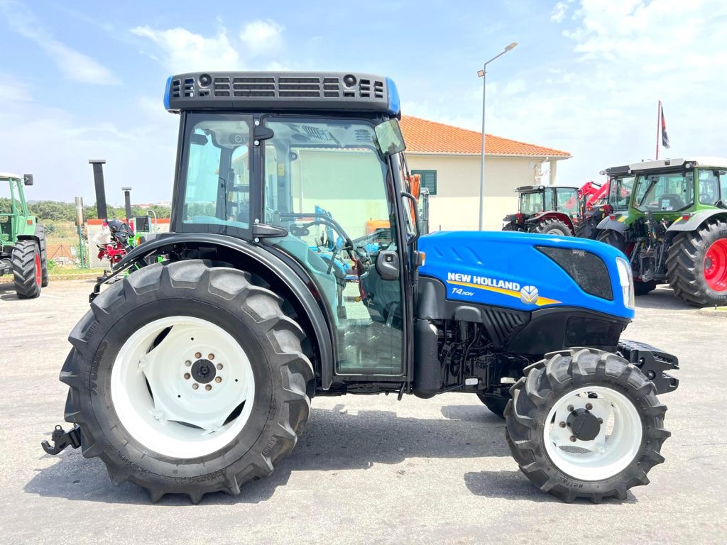 New Holland T4.110 N (Apenas 682 horas) cheio