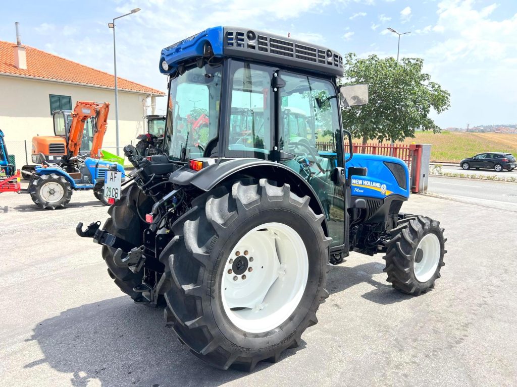 New Holland T4.110 N (Apenas 682 horas) cheio