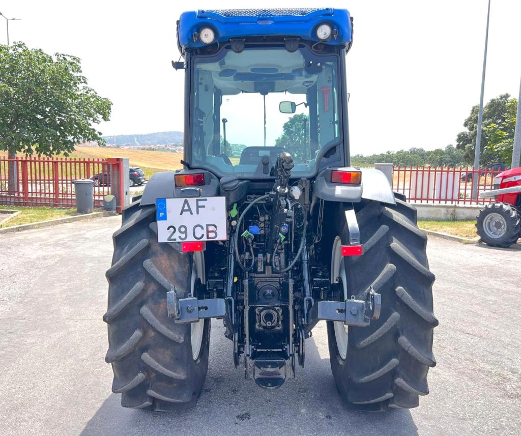 New Holland T4.110 N (Apenas 682 horas) cheio