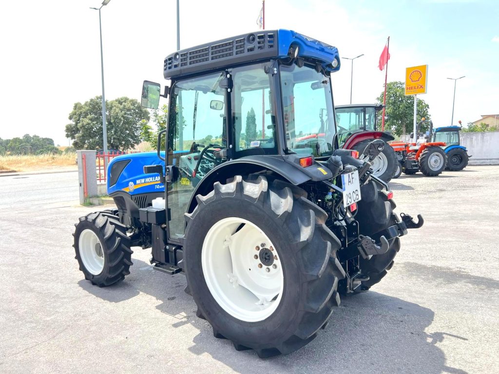 New Holland T4.110 N (Apenas 682 horas) cheio