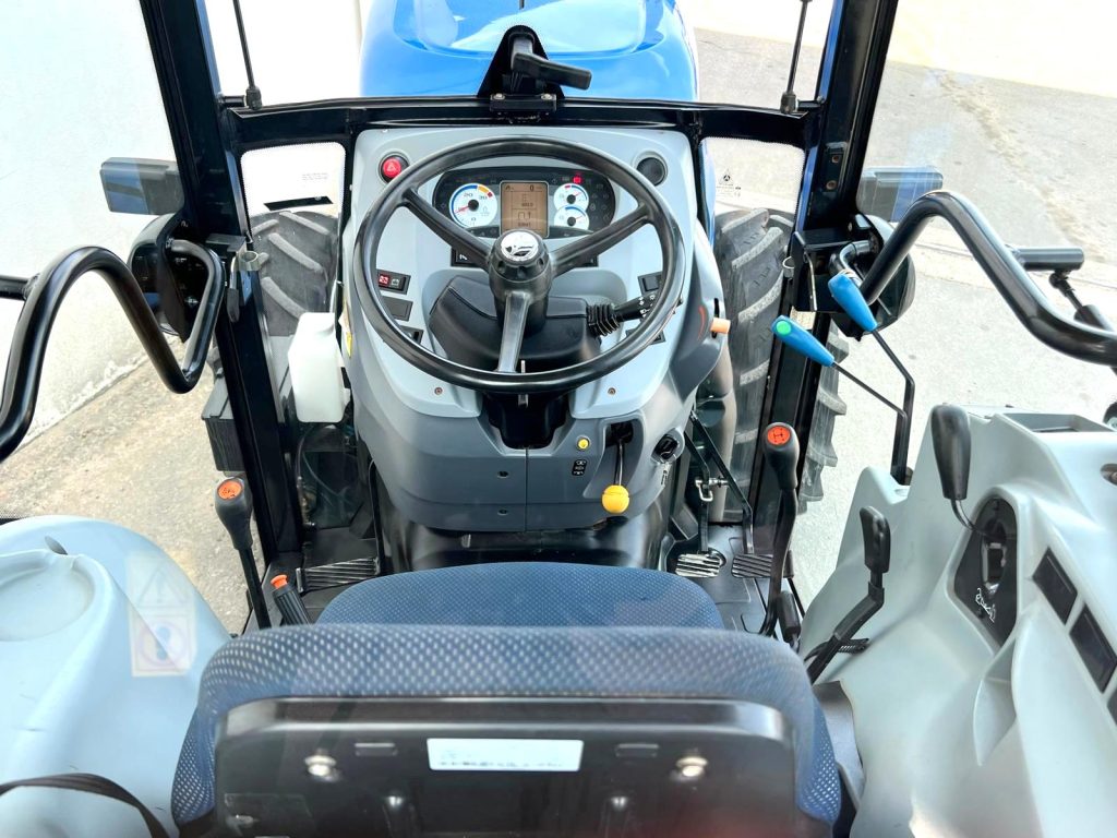 New Holland T4.110 N (Apenas 682 horas) cheio