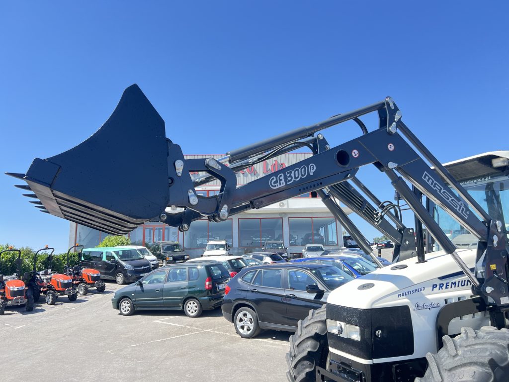 Carregador Frontal Massil C.F 300P C/Amarrações