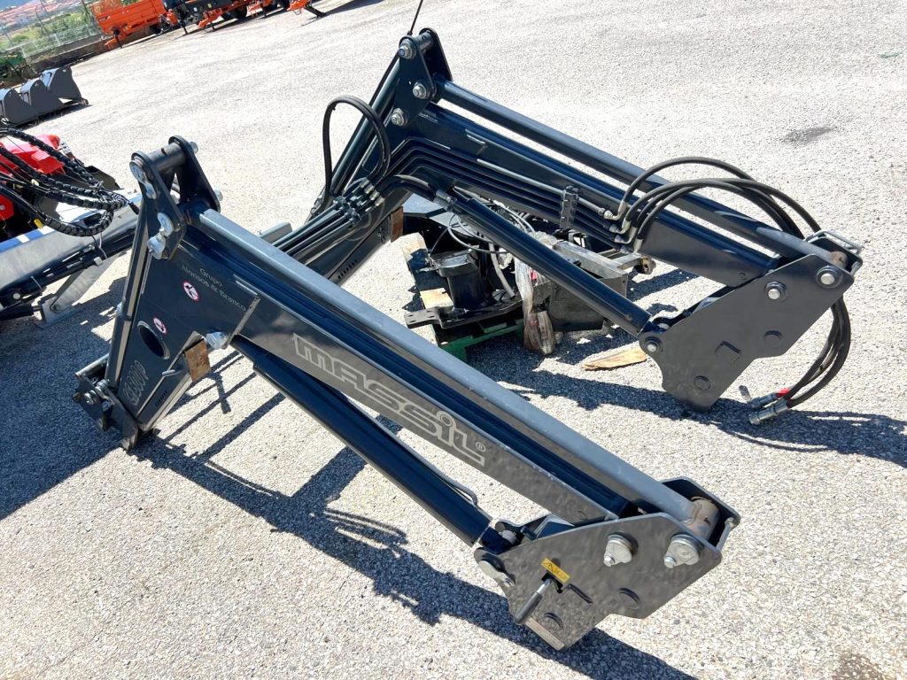 Carregador Frontal Massil C.F 300P C/Amarrações cheio