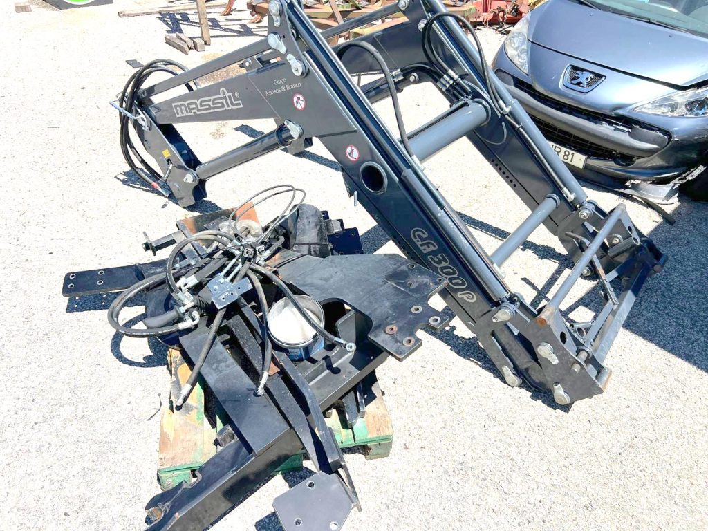 Carregador Frontal Massil C.F 300P C/Amarrações cheio