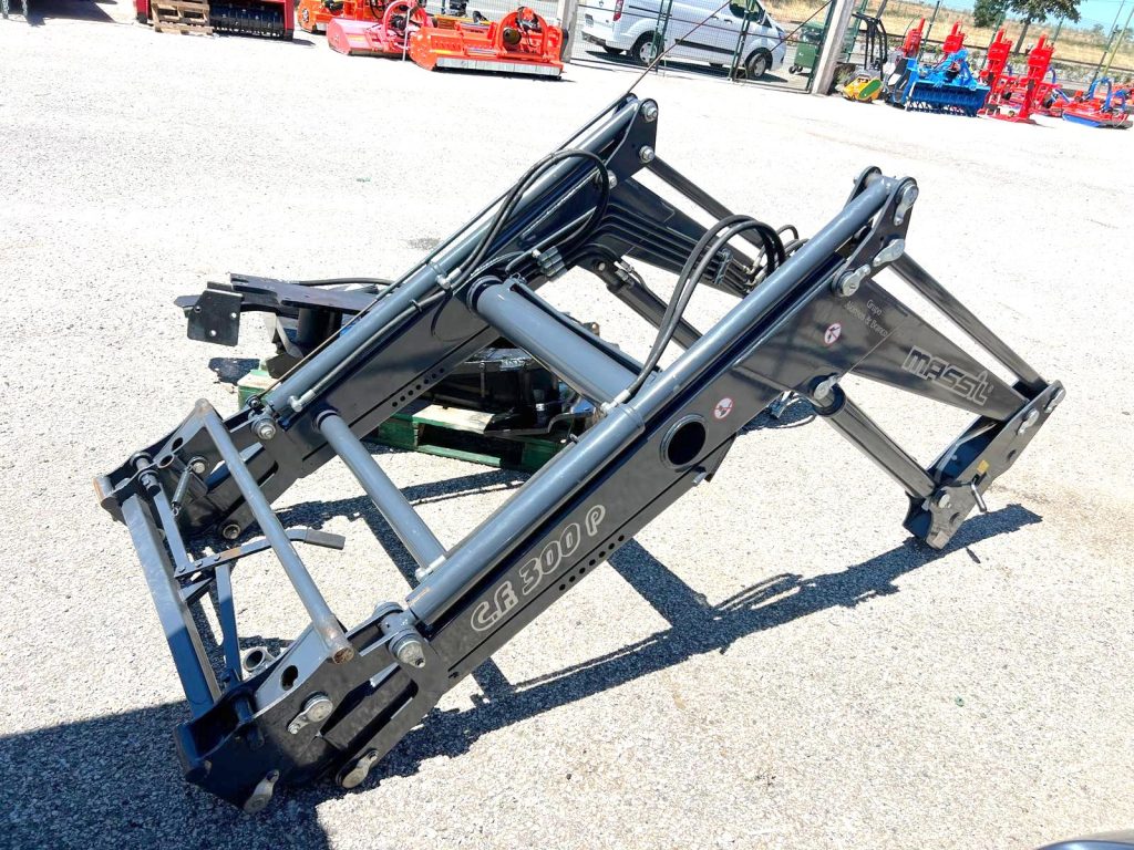 Carregador Frontal Massil C.F 300P C/Amarrações cheio