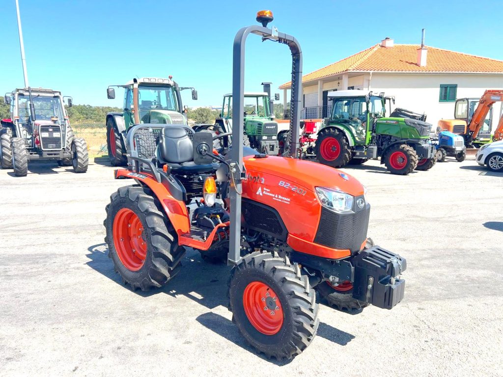 Kubota B2-201 (Novo) cheio