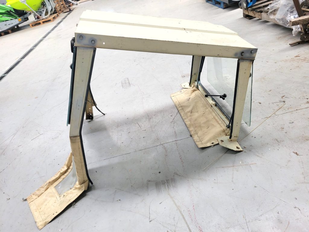 Cabine da CABENA (Para aplicação em trator agrícola) cheio