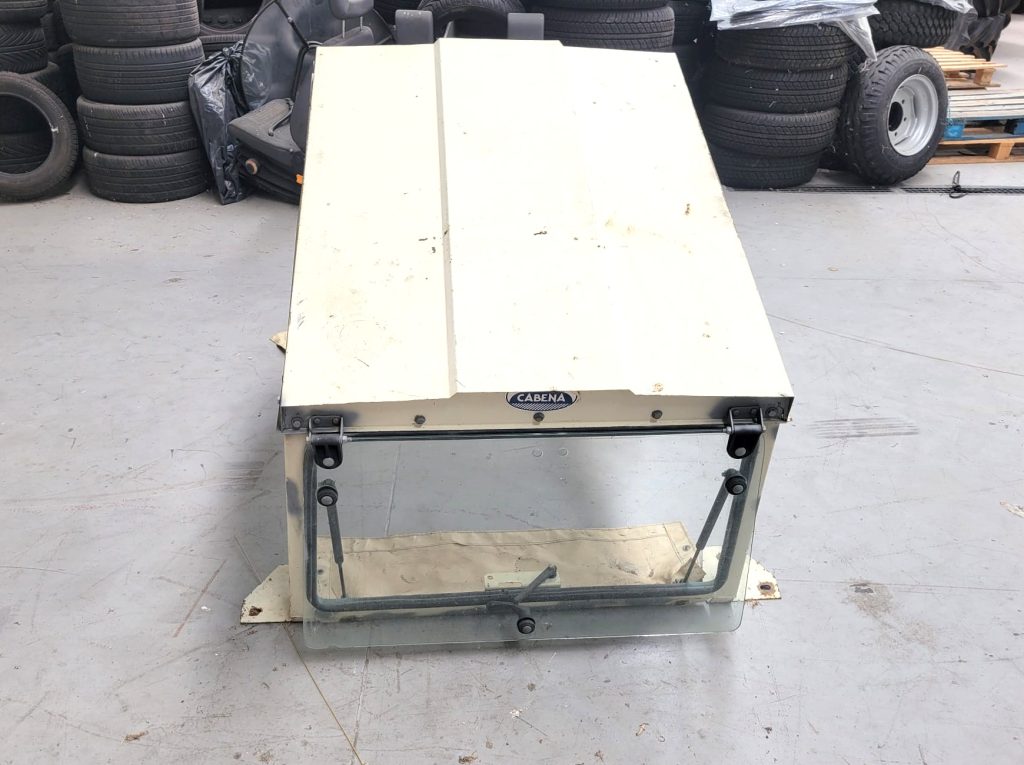 Cabine da CABENA (Para aplicação em trator agrícola) cheio