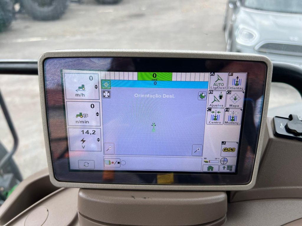 John Deere 6105R cheio