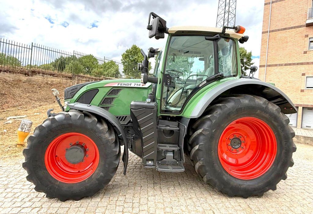 Fendt 714 Vario cheio