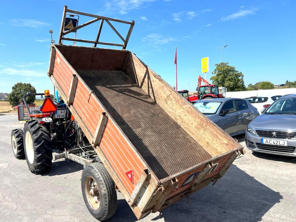 Reboque Tavares PB 3125 basculante cheio