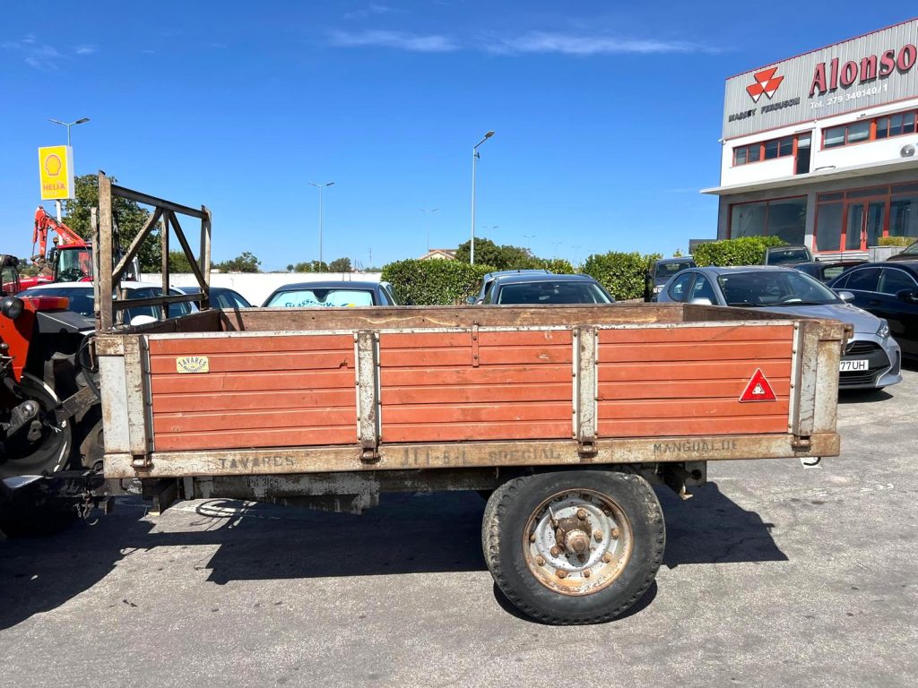 Reboque Tavares PB 3125 basculante cheio
