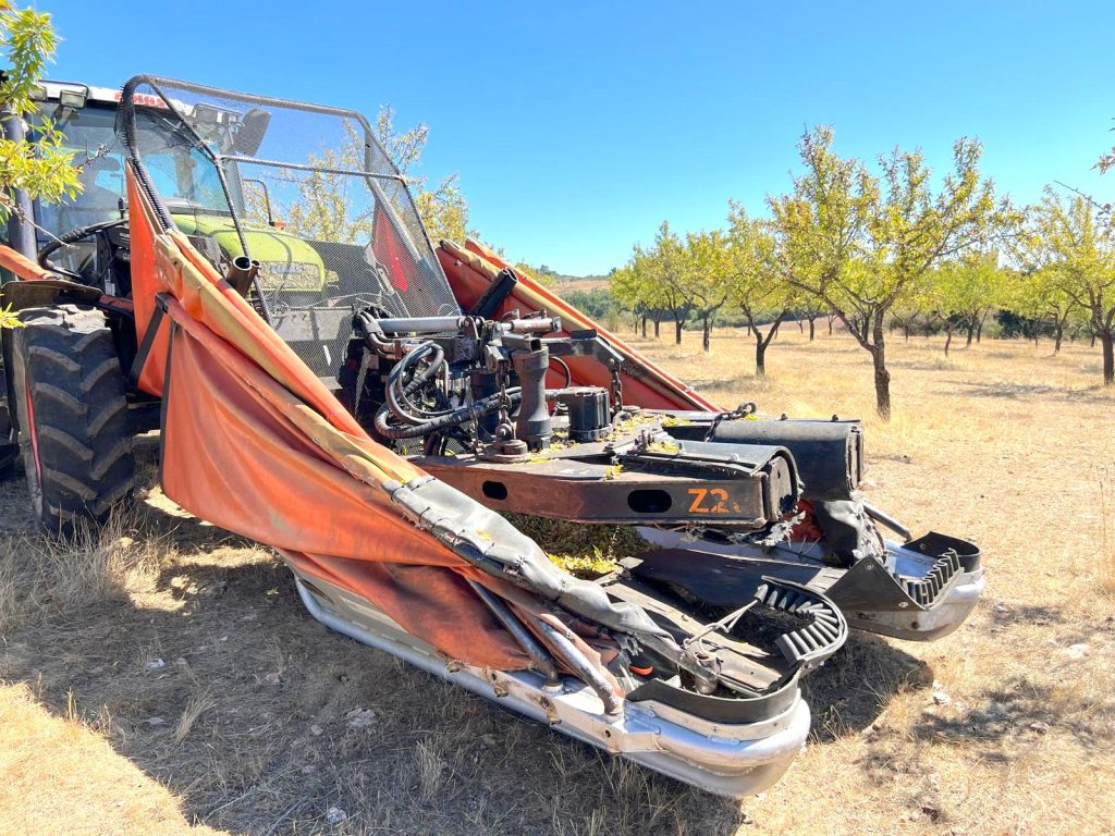 Claas Ares 566 RZ C/ Vibrador Agromelca Z20 cheio