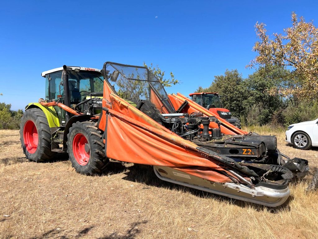 Claas Ares 566 RZ C/ Vibrador Agromelca Z20 cheio