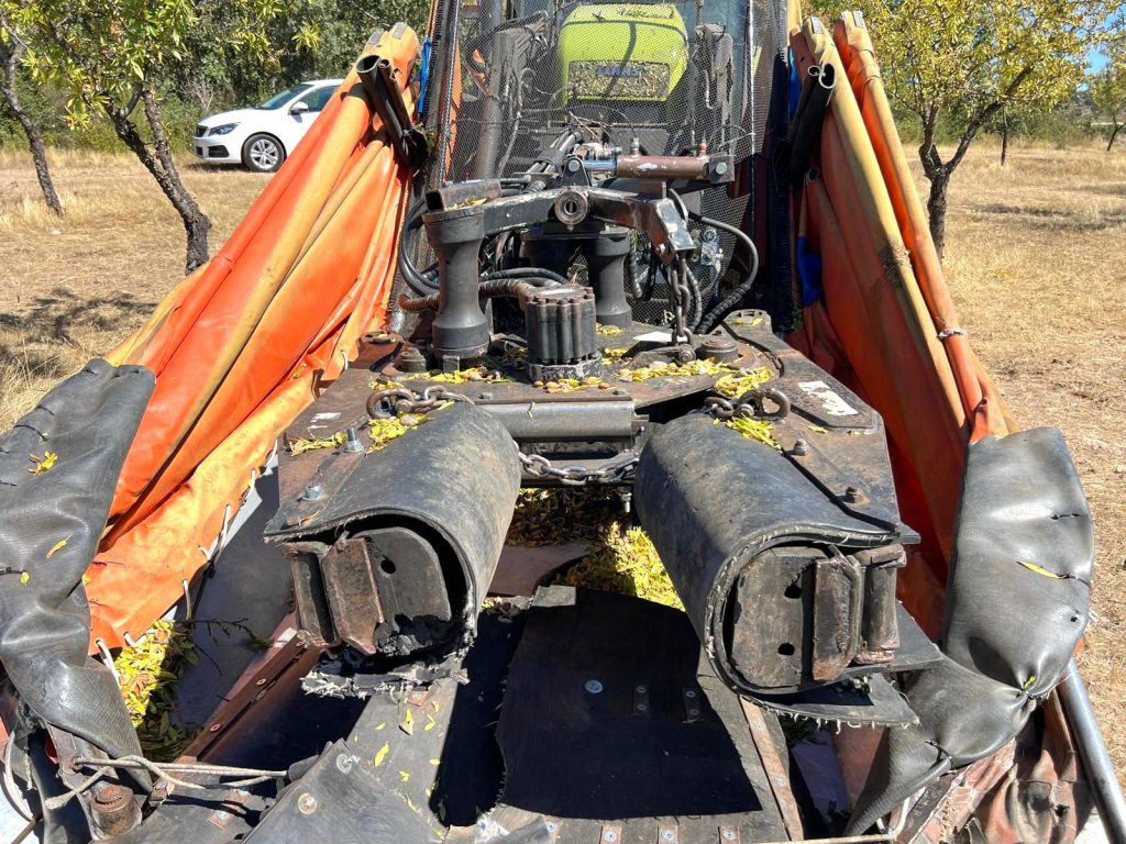 Claas Ares 566 RZ C/ Vibrador Agromelca Z20 cheio