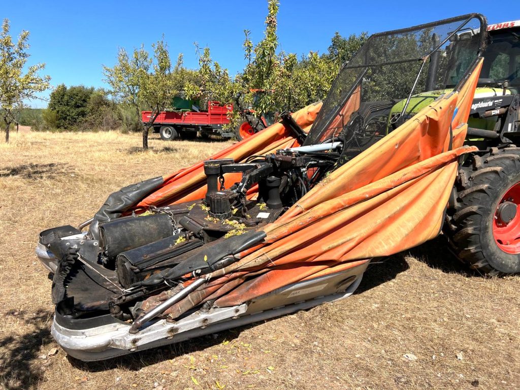 Claas Ares 566 RZ C/ Vibrador Agromelca Z20 cheio
