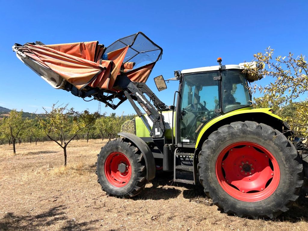Claas Ares 566 RZ C/ Vibrador Agromelca Z20 cheio