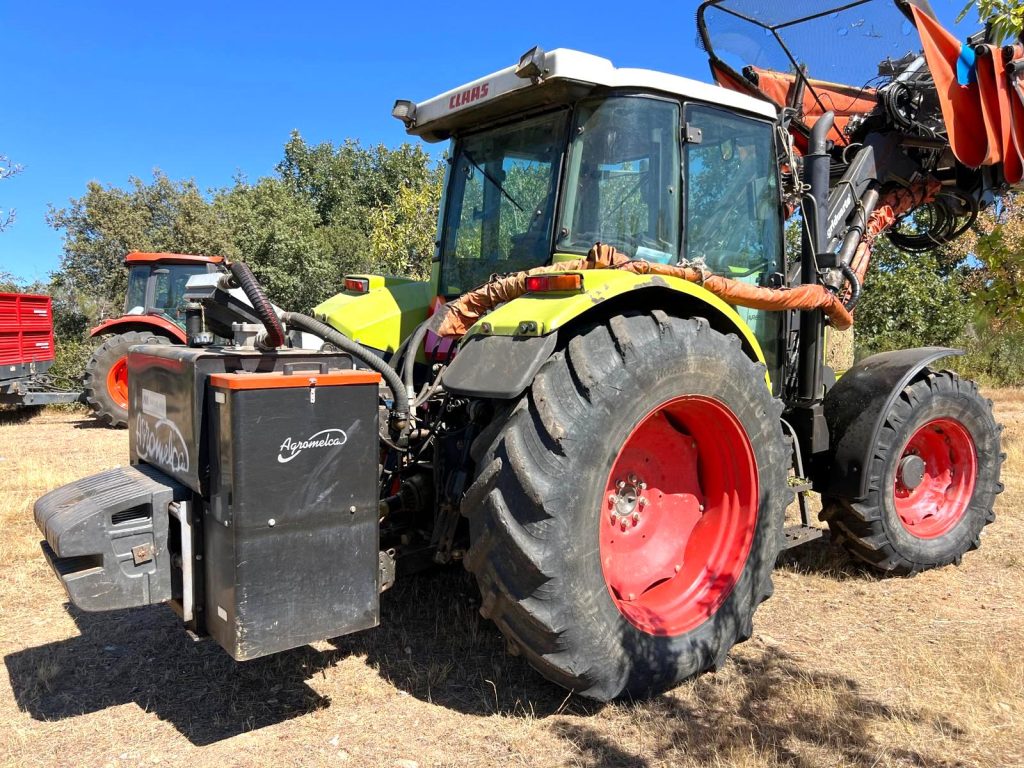 Claas Ares 566 RZ C/ Vibrador Agromelca Z20 cheio
