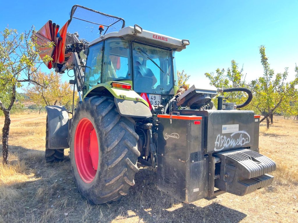 Claas Ares 566 RZ C/ Vibrador Agromelca Z20 cheio