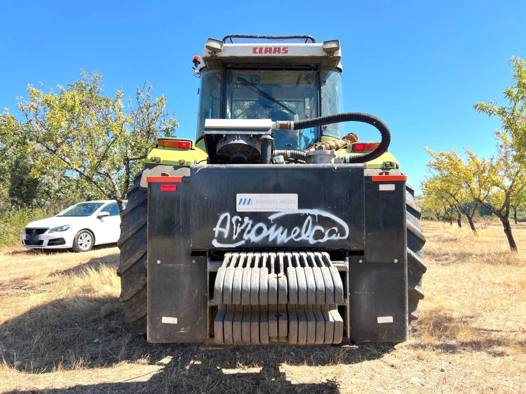 Claas Ares 566 RZ C/ Vibrador Agromelca Z20 cheio