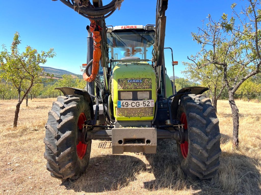 Claas Ares 566 RZ C/ Vibrador Agromelca Z20 cheio