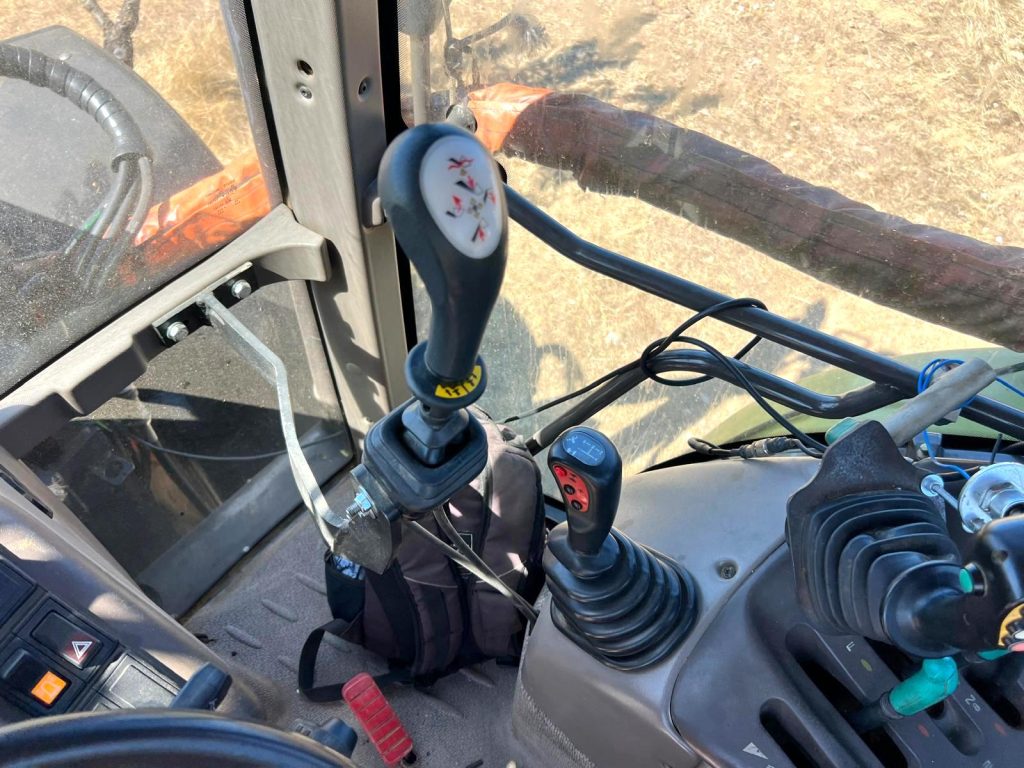 Claas Ares 566 RZ C/ Vibrador Agromelca Z20 cheio