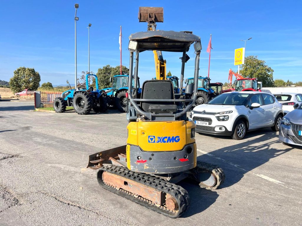 Mini- Giratória XCMG XE18E cheio
